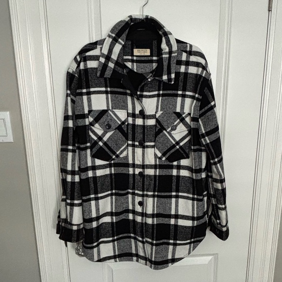 Brunette The Label Jackets & Blazers - Brunette the Label Plaid Shacket - Blk sz. L/XL